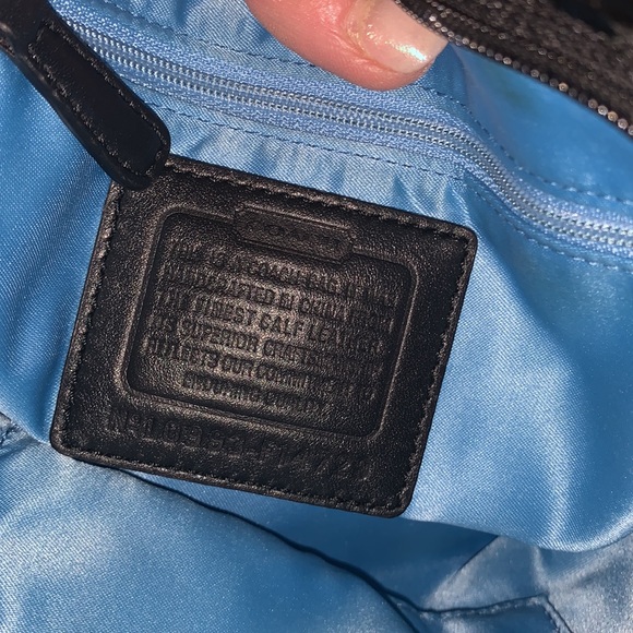 Coach satchel small/med size 2 out pockets, zip closure - Picture 7 of 12